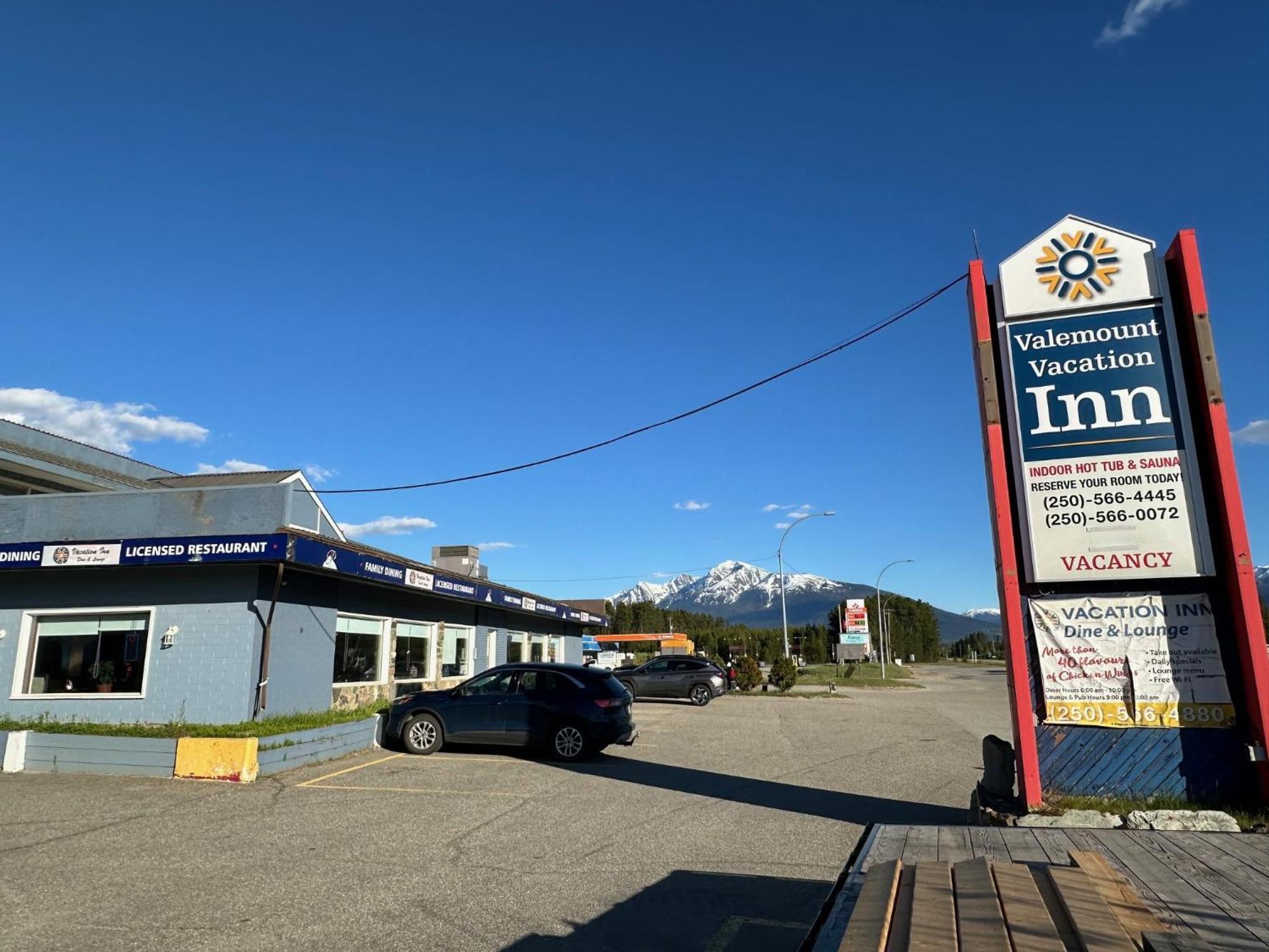 Valemount Vacation Inn Buitenkant foto