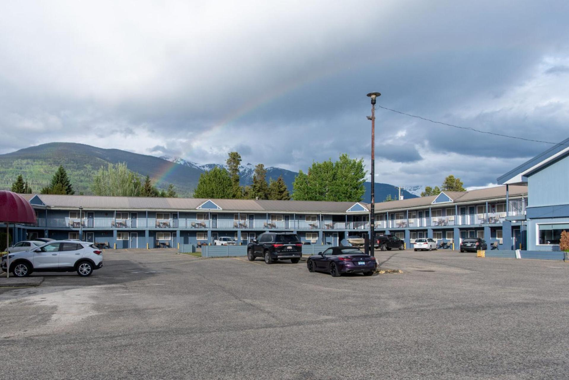 Valemount Vacation Inn Buitenkant foto